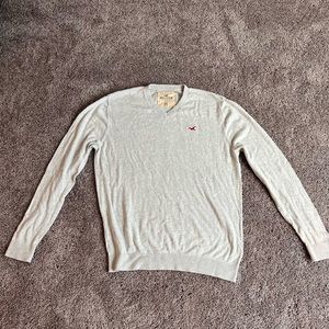 HOLLISTER V NECK SWEATER